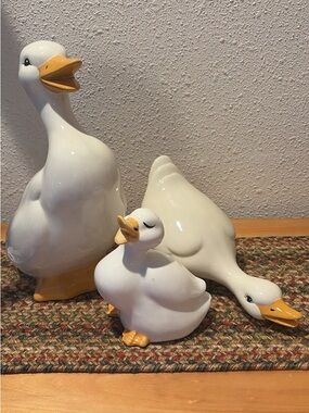 White Ceramic Duck Figurine Set - Home Art Décor